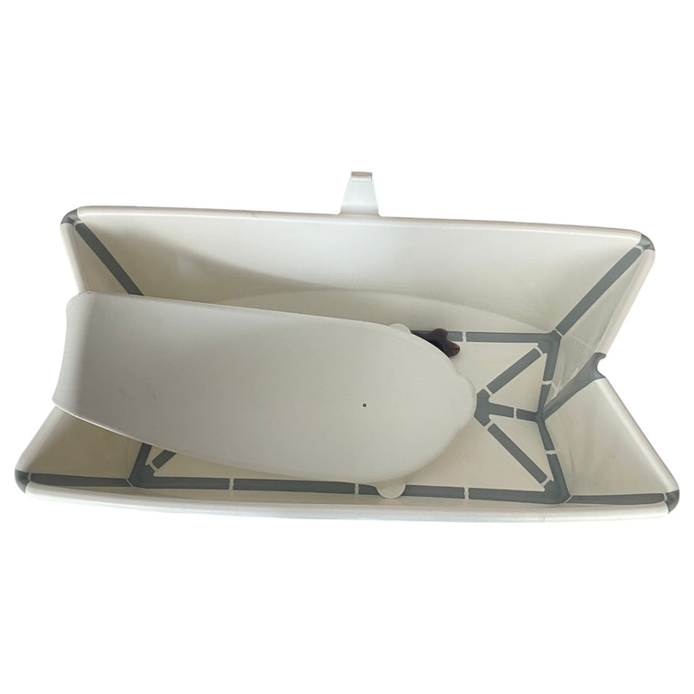 Stokke-Flexibath-Foldable-Bath-Tub-With-Newborn-Support-White-&-Grey-4-3