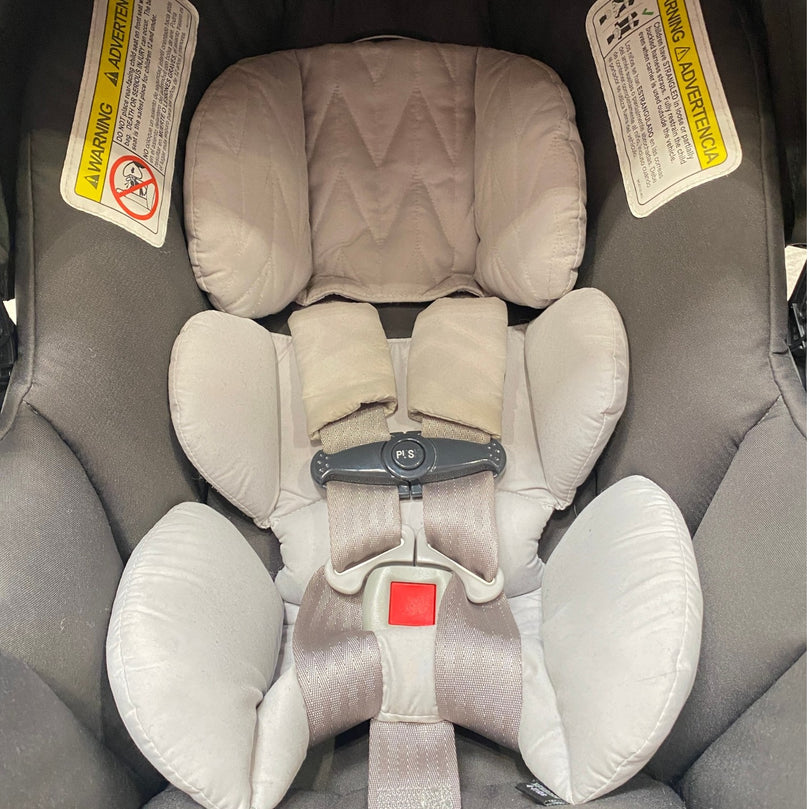 Chicco-KeyFit-30-Infant-Car-Seat-and-Base-Grey-2-3
