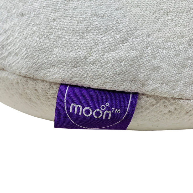 The-Moon-Brand-Bamboo-Moms-Feeding-Pillow-White-1-7