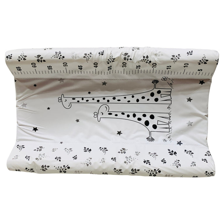 Moon-Waterproof-Changing-Mat-Metric-Giraffe-2-2