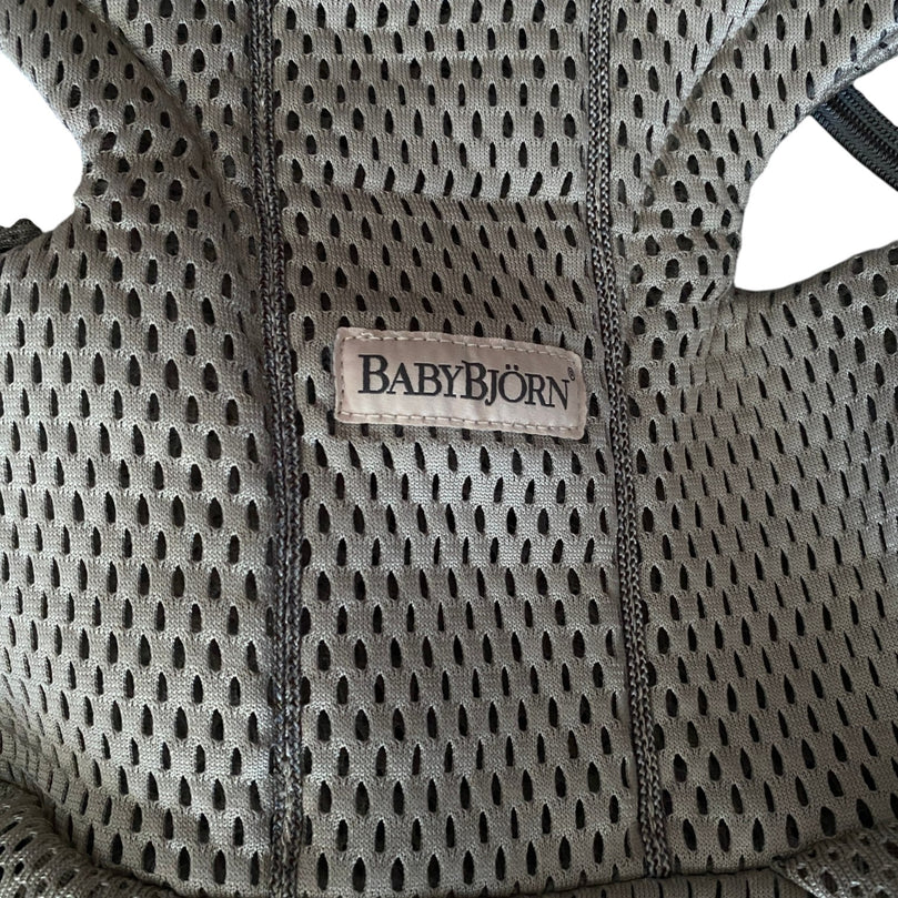 BabyBjörn-Baby-Carrier-Move-Grey-Beige-1-2