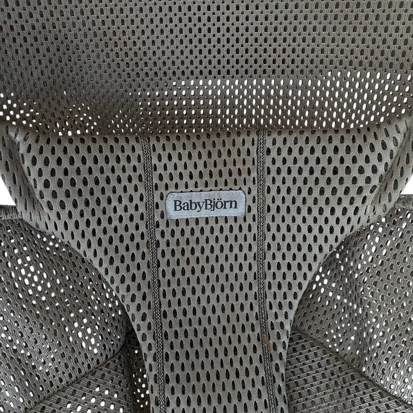 BabyBjörn-Bliss-Bouncer-(Mesh)-Grey-Beige-35-3