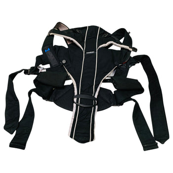 BabyBjorn-Baby-Carrier-Miracle-2-1