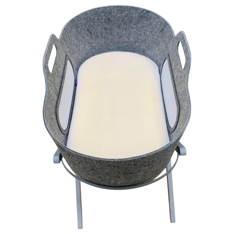 SnuzBaskit-Light-Grey-Moses-Basket-&-Dove-Grey-Stand-Set-4-4