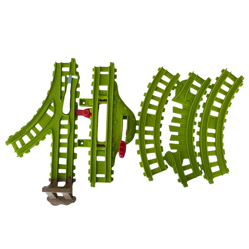 Fisher-Price-Thomas-&-Friends-Paint-Delivery-Motorized-Train-&-Track-Set-1-4