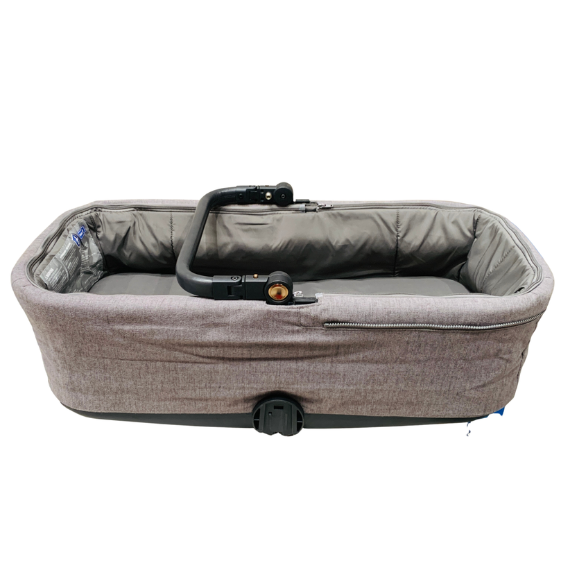 Mamas-&-Papas-Strada-Pushchair-with-Carrycot-Grey-1-16