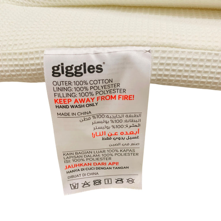 Giggles-Bed-in-Bed-7-9