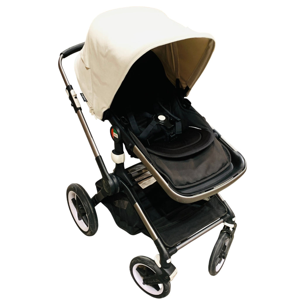 Bugaboo-Fox-3-Cub-Carrycot-+-Pushchair-Black-and-White-1-1