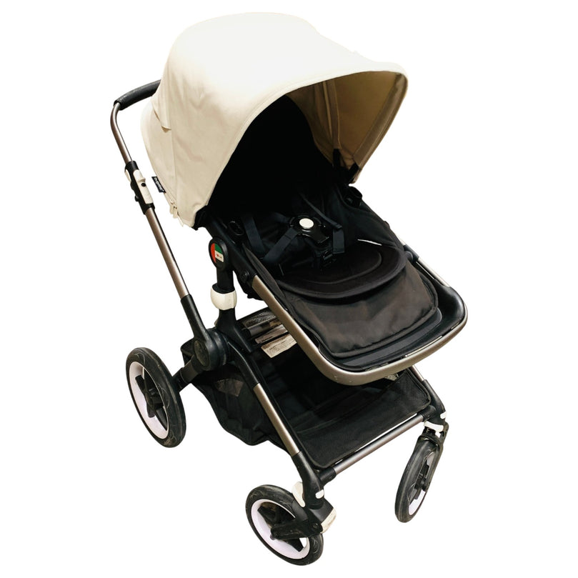 Bugaboo-Fox-3-Cub-Carrycot-+-Pushchair-Black-and-White-1-1