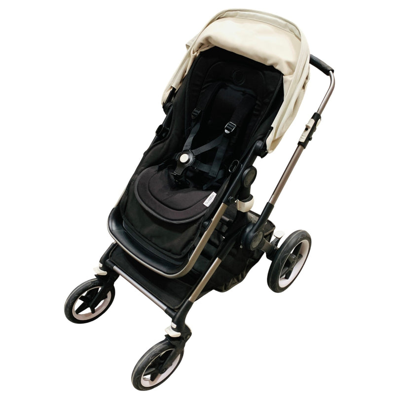 Bugaboo-Fox-3-Cub-Carrycot-+-Pushchair-Black-and-White-1-2