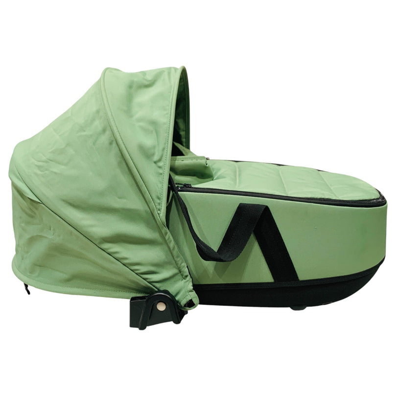 Babyzen-Yoyo-Bassinet-Peppermint-3-4