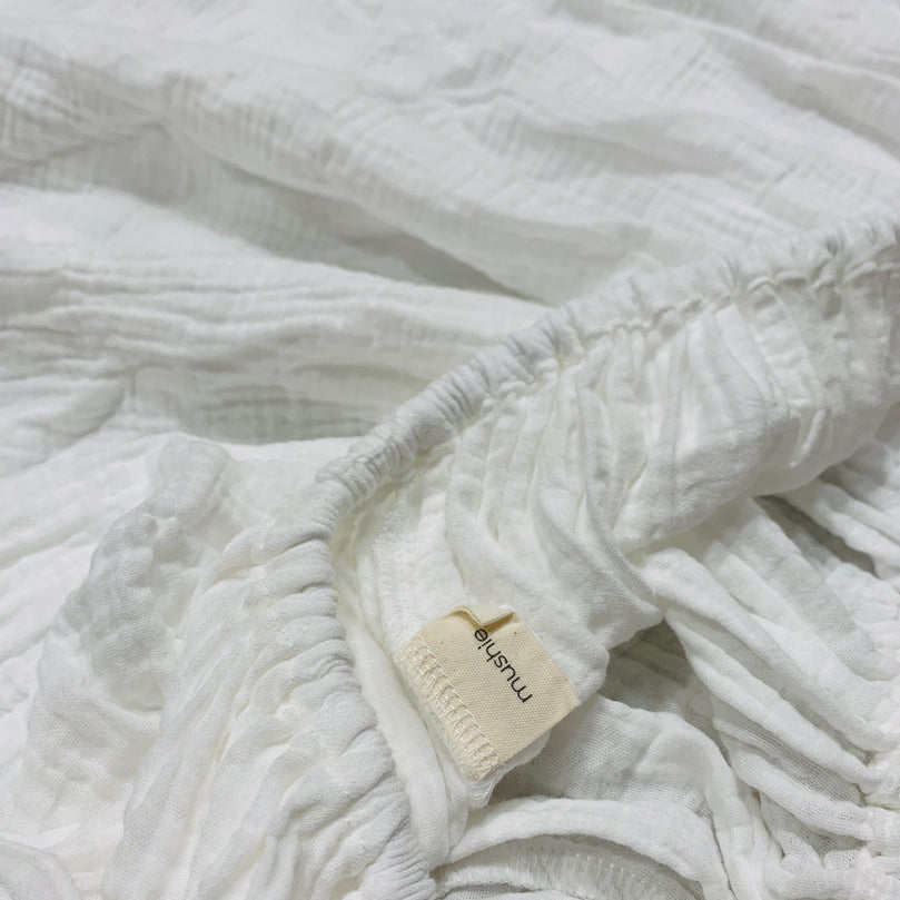 Mushie-Extra-Soft-Muslin-Crib-Sheet-in-White-1-3