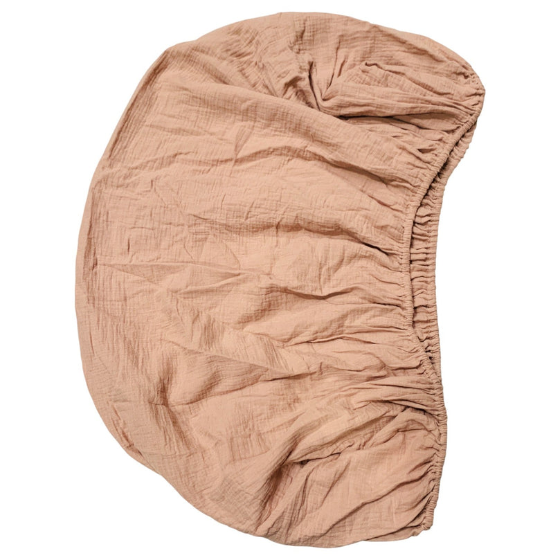 Mushie-Extra-Soft-Muslin-Crib-Sheet-in-Blush-1-2
