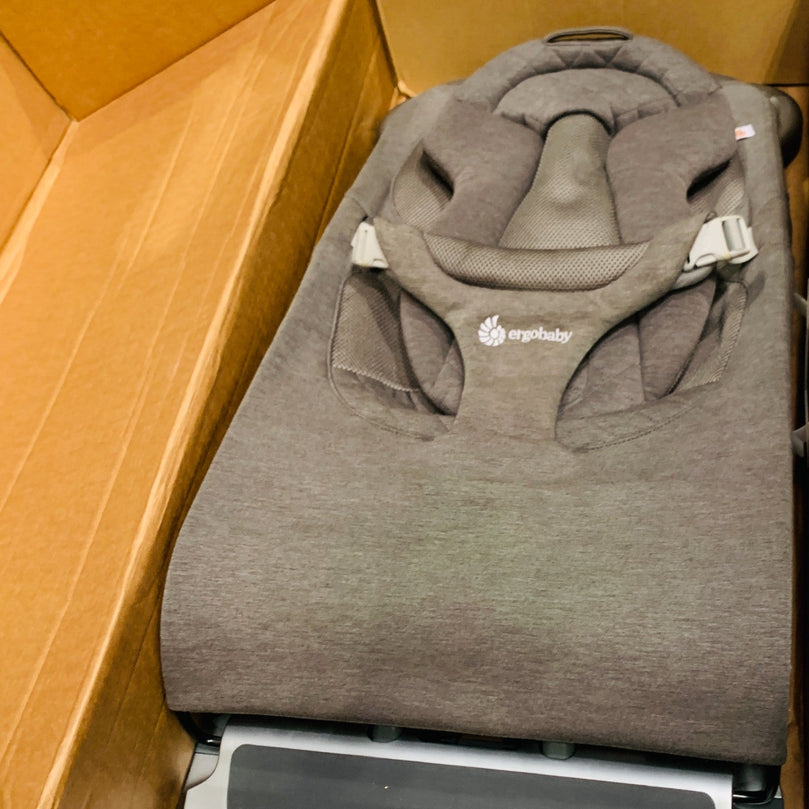 Ergobaby-Evolve-Bouncer-Toy-Bar-Ocean-Wonders-1-5