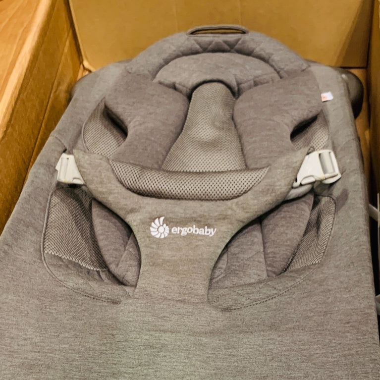 Ergobaby-Evolve-Bouncer-Toy-Bar-Ocean-Wonders-1-6