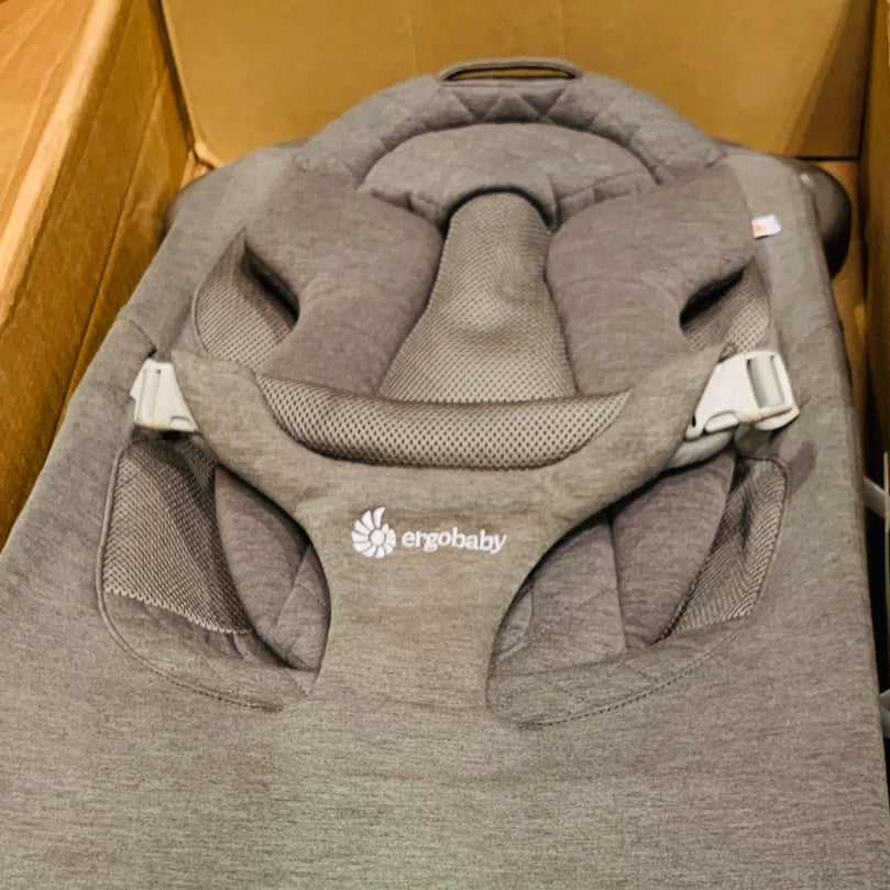 Ergobaby-Evolve-Bouncer-Toy-Bar-Ocean-Wonders-1-6