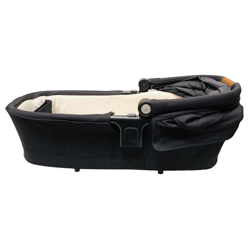 Nuna-Carrycot-Black-2-5
