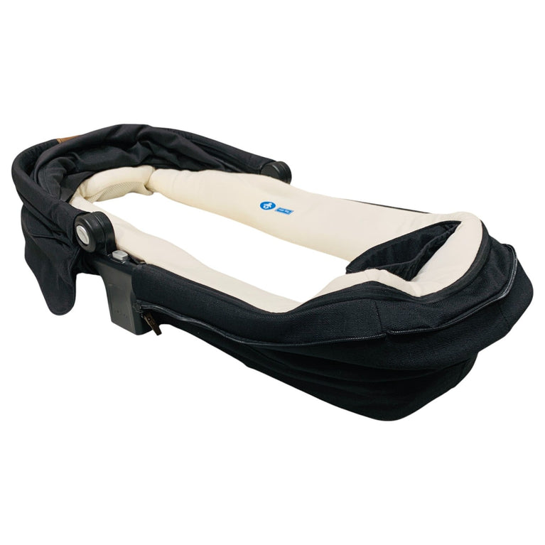 Nuna-Carrycot-Black-2-6