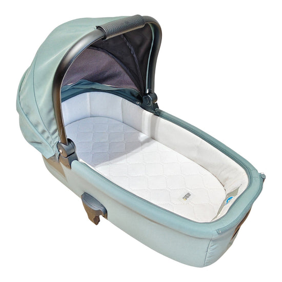 Mamas-&-Papas-Ocarro-Carrycot-Light-Green-4-1