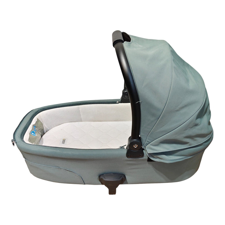 Mamas-&-Papas-Ocarro-Carrycot-Light-Green-4-4