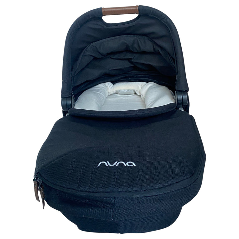 Nuna-Carrycot-Caviar-1-2