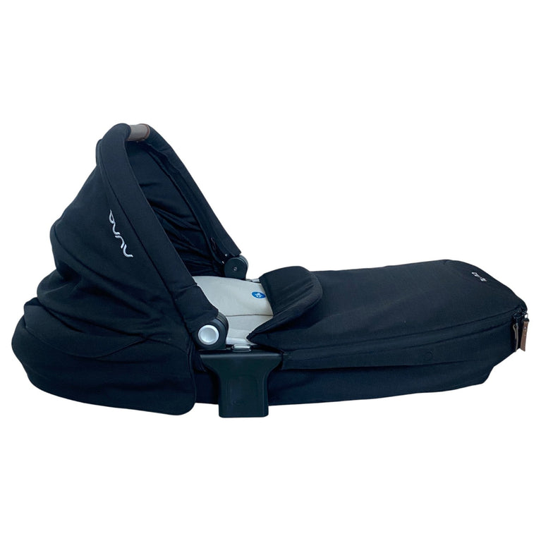 Nuna-Carrycot-Caviar-1-6