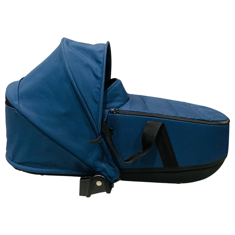 Babyzen-YOYO2-Portable-Bassinet-Blue-1-3