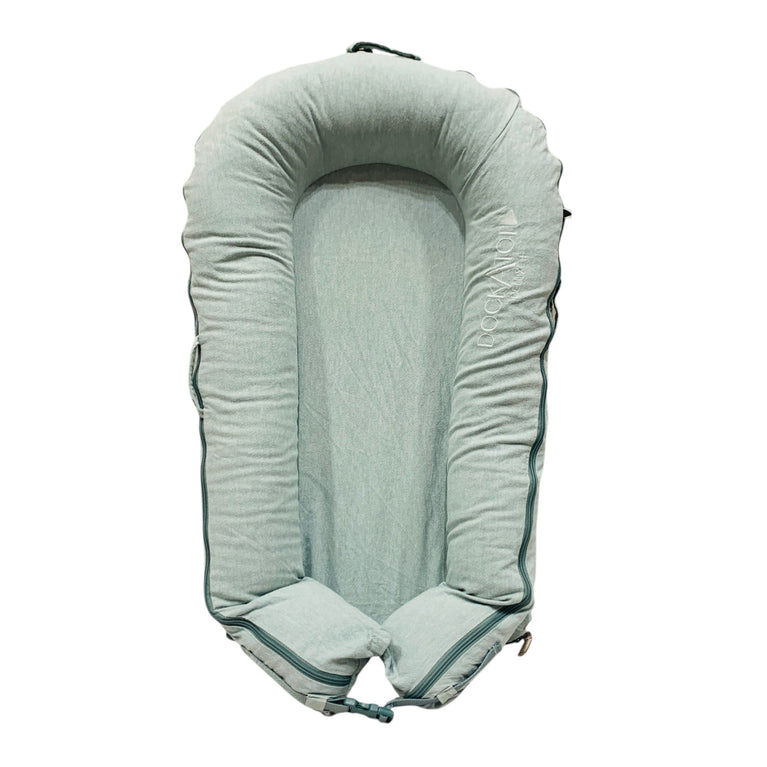 DockATot-Deluxe+-Pod-Fog-Chambray
-White-6-1