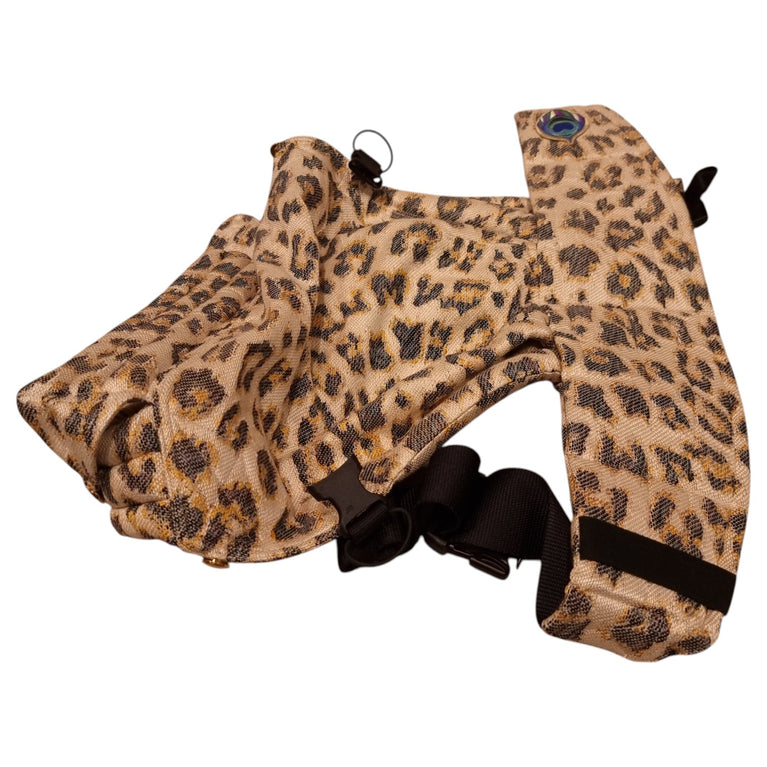 Artipoppe-Zeitgeist-Baby-Carrier-Velvet-Zeitgeist-Leopard-Baby-Carrier-1-4