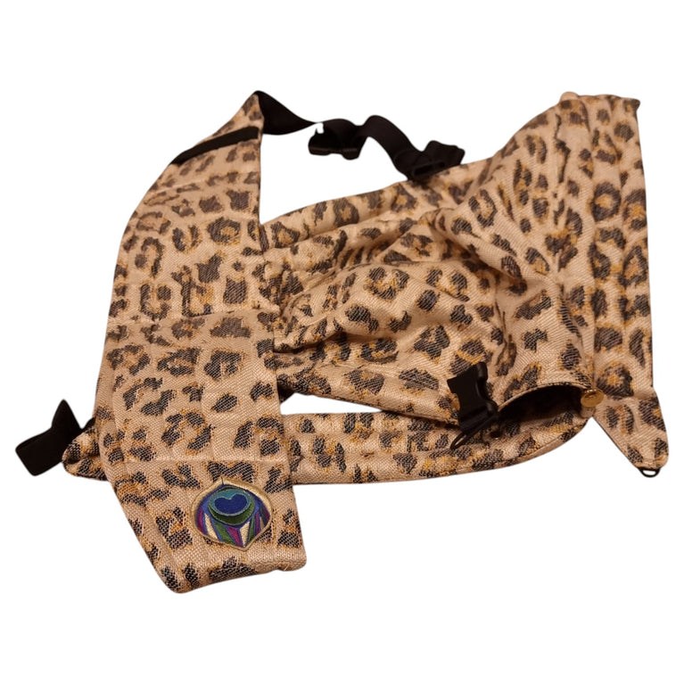 Artipoppe-Zeitgeist-Baby-Carrier-Velvet-Zeitgeist-Leopard-Baby-Carrier-1-5