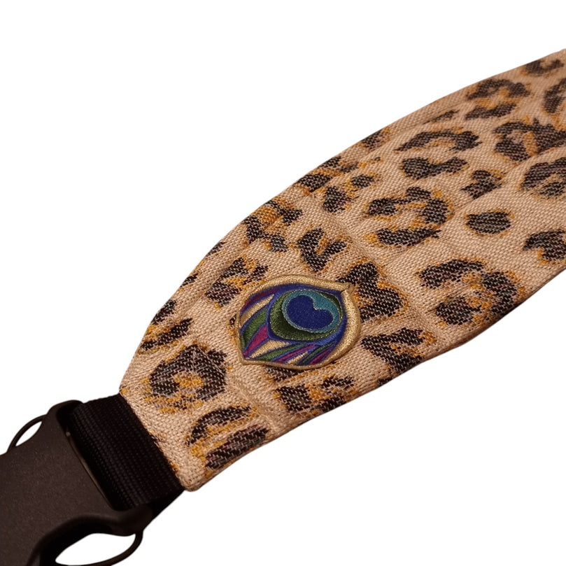 Artipoppe-Zeitgeist-Baby-Carrier-Velvet-Zeitgeist-Leopard-Baby-Carrier-1-6