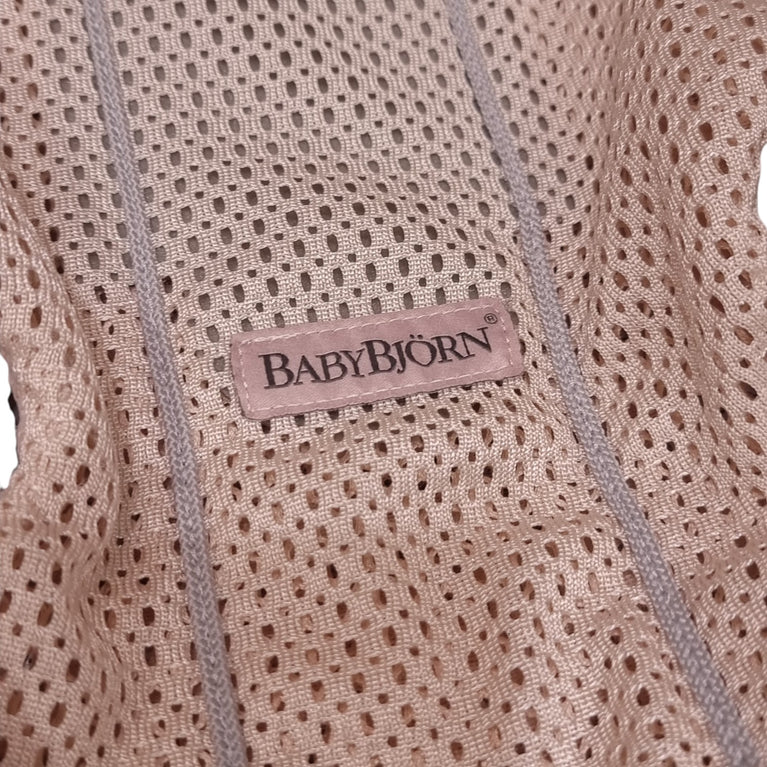 BabyBjorn-Baby-Carrier-Mini-3D-Mesh-Pearly-Pink-&-Grey-1-4
