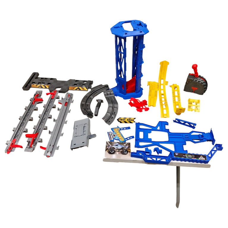 Monster-Jam-Monster-Garage-Storage-and-Playset-1-1