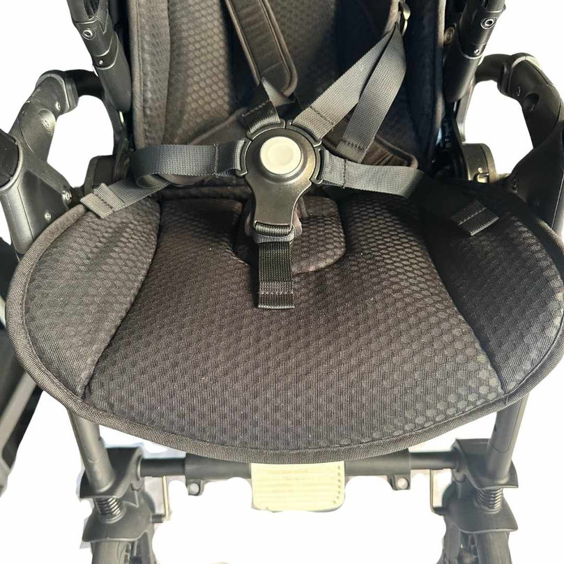 bugaboo bee6 bassinet Bugaboo Bee6 Complete Stroller + Bassinet - Black | Shop used Strollers in UAE