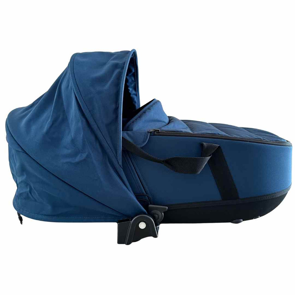 babyzen yoyo stroller bassinet Babyzen YOYO Portable Bassinet With Adapters + Raincover + Footcover - Navy Blue | Shop used Bassinets in UAE