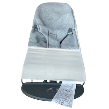 BabyBjörn-Bouncer-Balance-Soft-Woven-Jersey-Grey-3-2