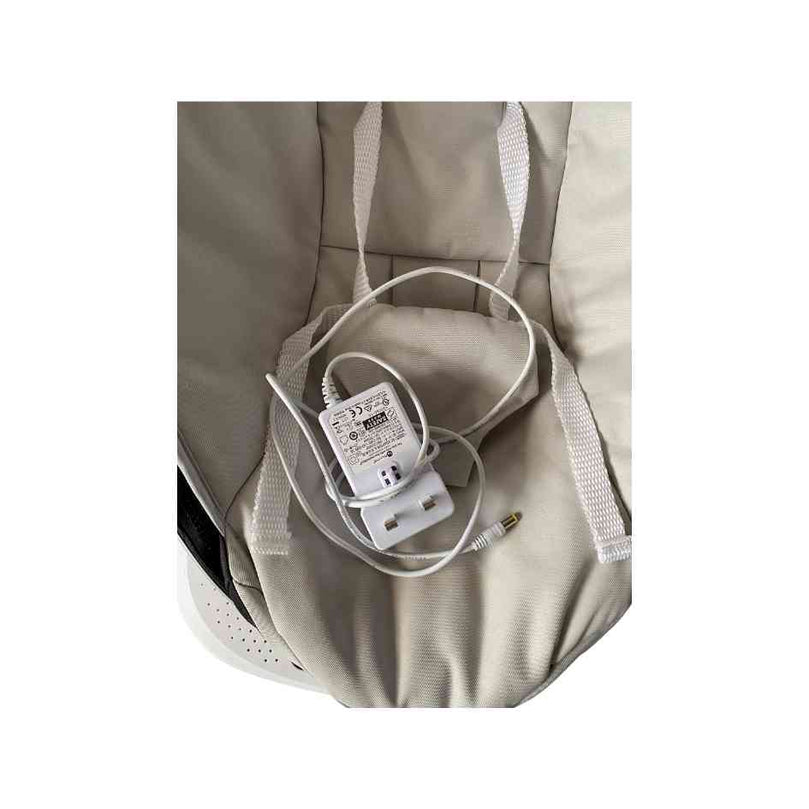 4-moms-Mamaroo-Bouncer-Classic-Grey-7
