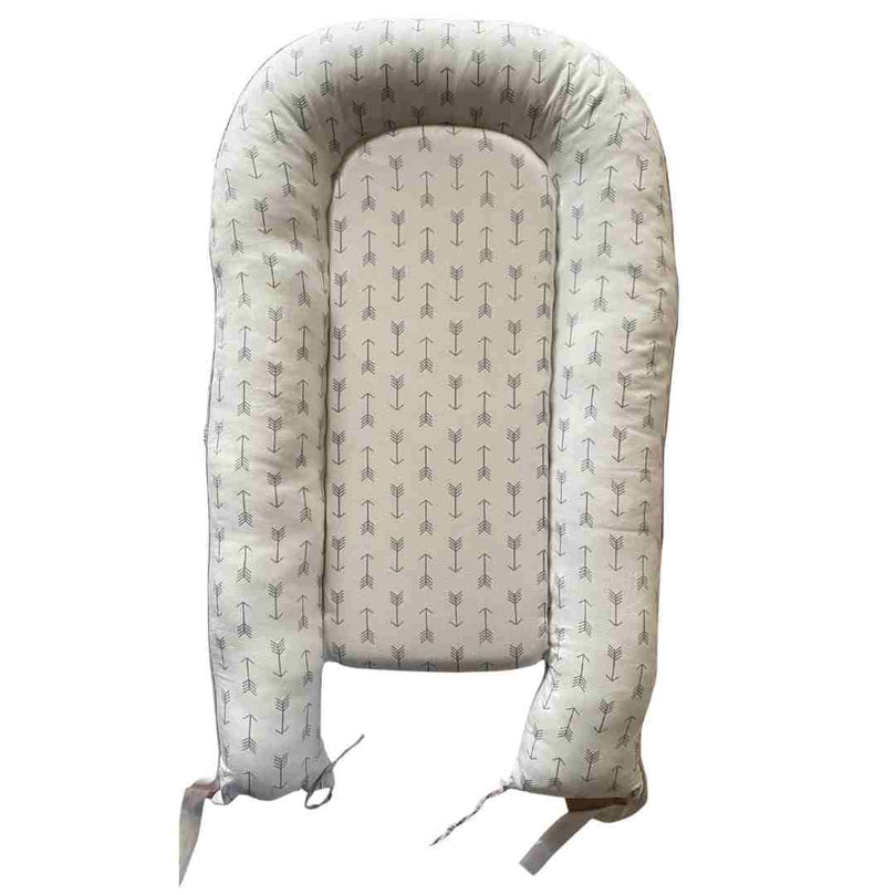 Little-Story-Fiberfill-Newborn-Lounger-Bed-Arrow-Grey-1